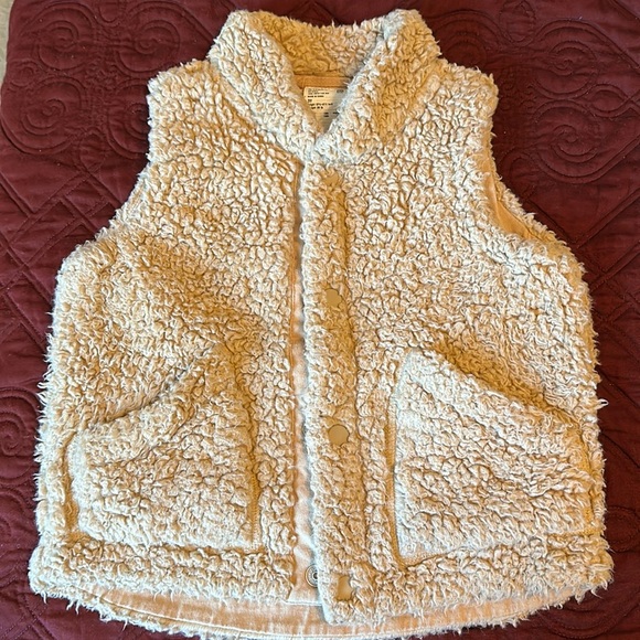 UNI QLO BABY, very soft and cozy vest size 3Y, new no tags attached. - Picture 1 of 5